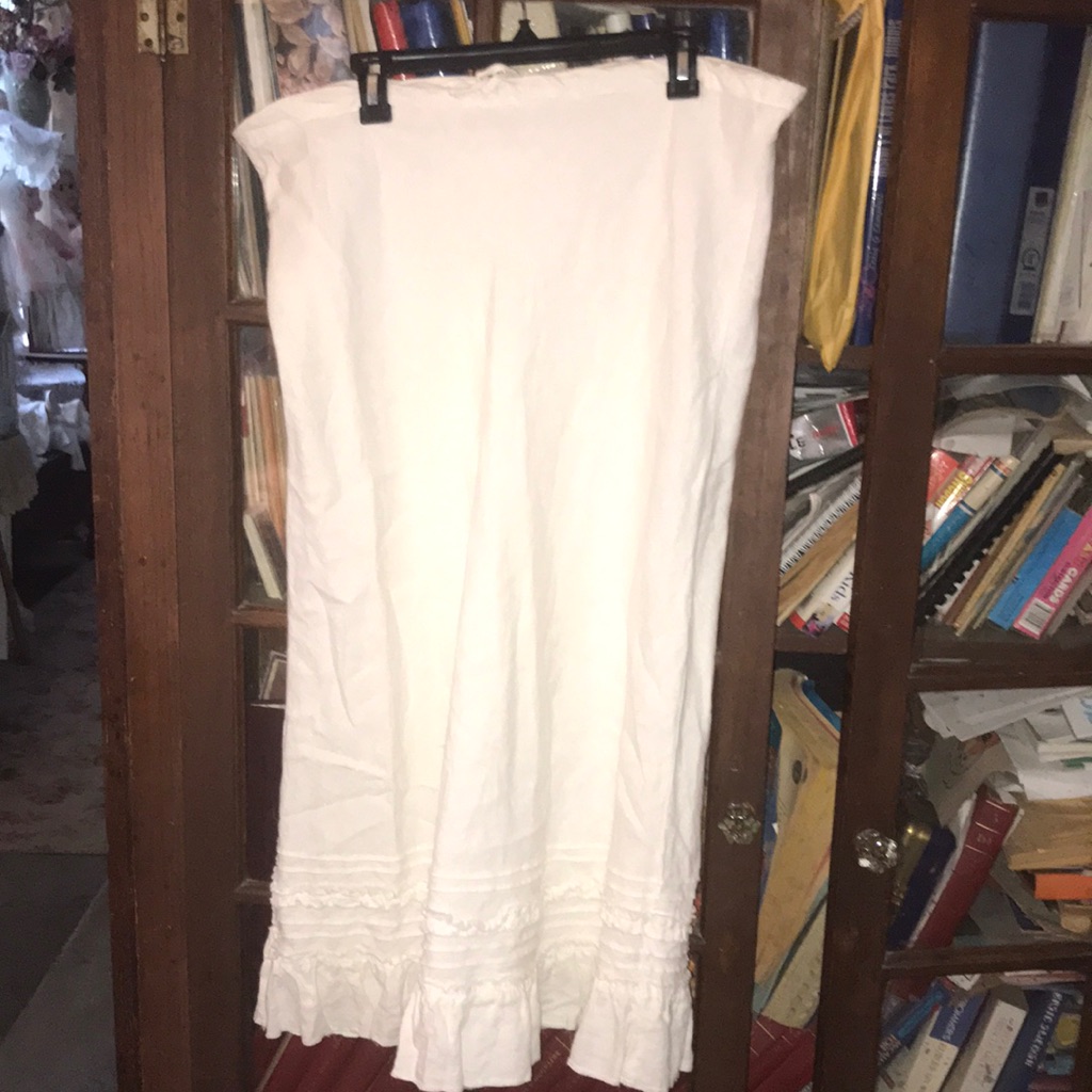 Ladies White Draw String Skirt